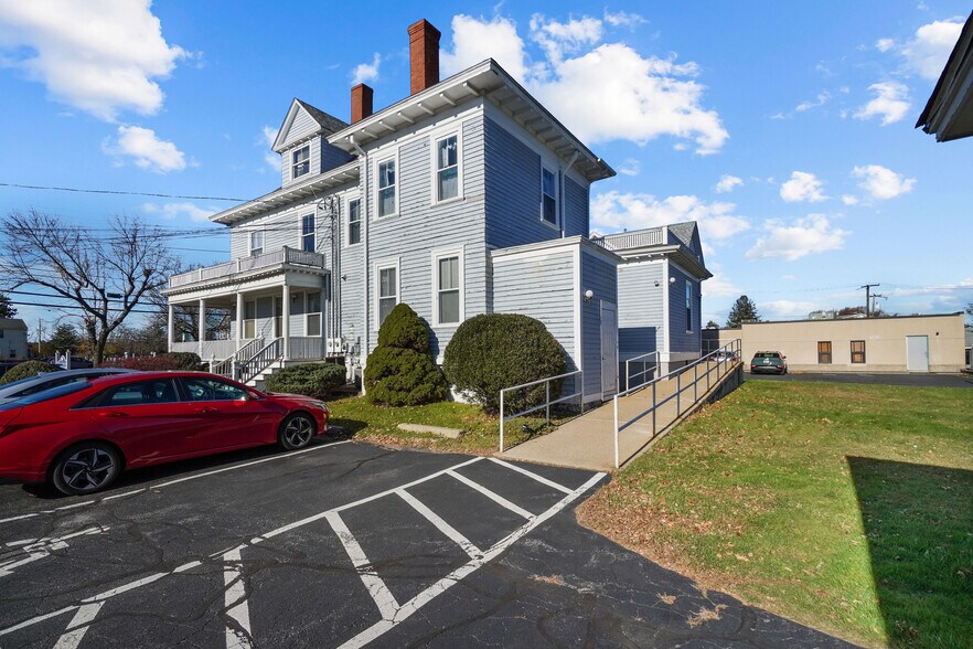 More Photos Of 1536 Cranston St, Cranston Medical For Lease