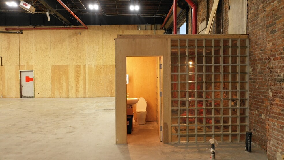 More Photos Of 176 Flushing Ave, Brooklyn Warehouse For Lease