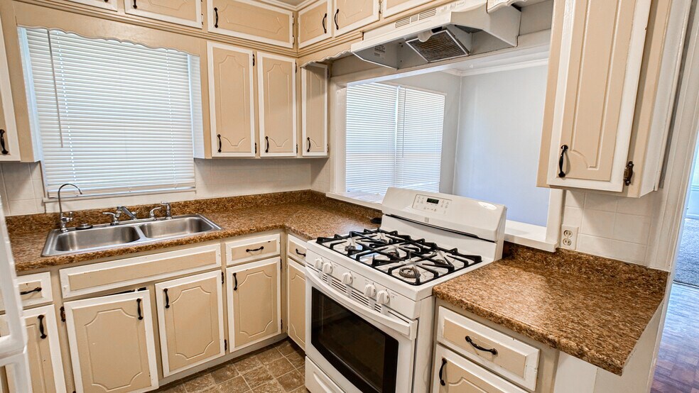More Photos Of 1104 N Scott Ave, Belton Apartments For Sale