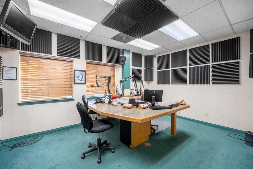 More Photos Of 1101 S Broadway, Santa Maria Medical For Sale
