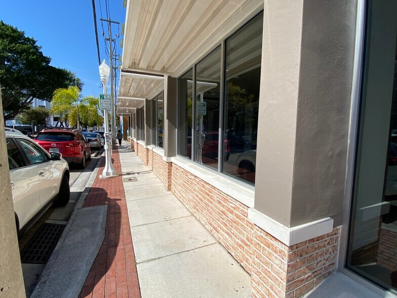 More Photos Of 2401 1st St, Fort Myers Office Residential For Lease