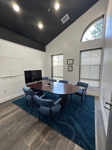 Primary Photo Of 21165 Whitfield Pl, Sterling Medical For Lease