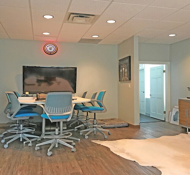 More Photos Of 641-651 Oakleaf Office Ln, Memphis Loft Creative Space For Sale