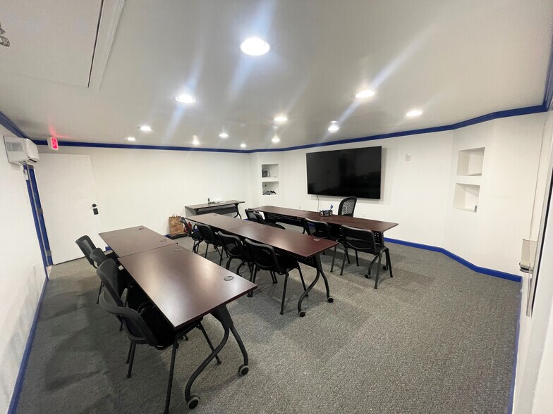 More Photos Of 4700 Varnum St, Bladensburg Warehouse For Sale