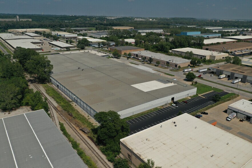 More Photos Of 1650-1690 N Topping Ave, Kansas City Warehouse For Lease