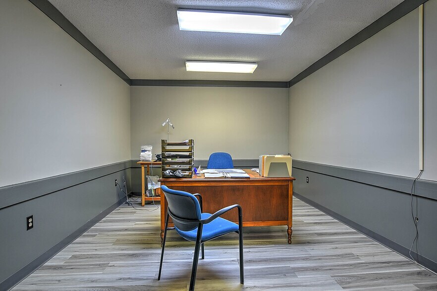 More Photos Of 2514 Old Lewis Rd, Johnson City Warehouse For Lease