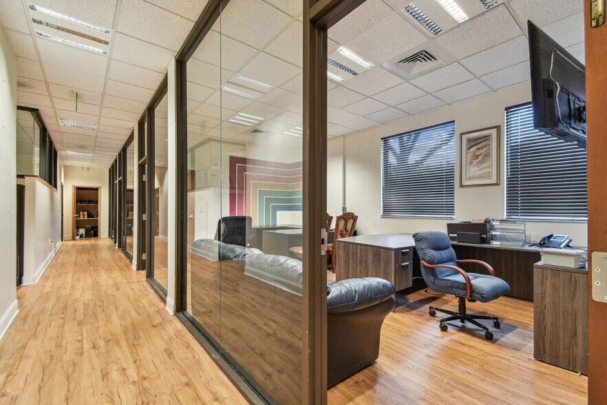 More Photos Of 10901 Danka Cir N, Saint Petersburg Office For Sale