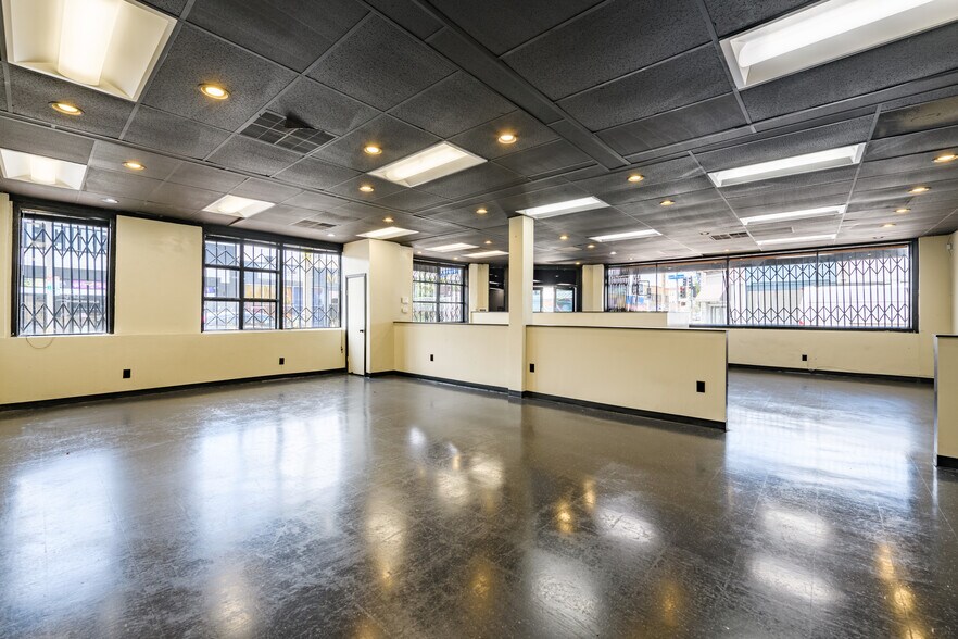 More Photos Of 700 N Heliotrope Dr, Los Angeles Storefront For Lease
