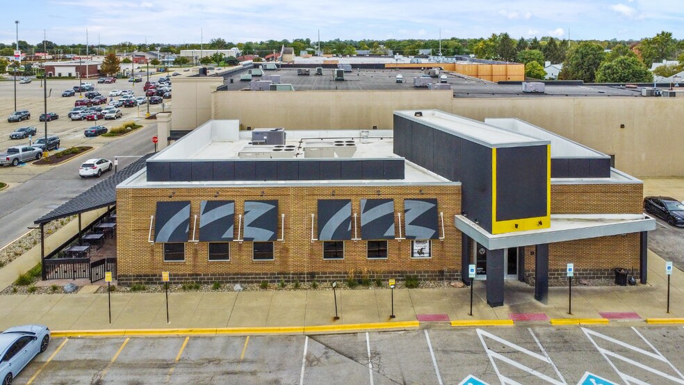 More Photos Of 1201-1335 Savoy Plaza Ln, Savoy General Retail For Lease