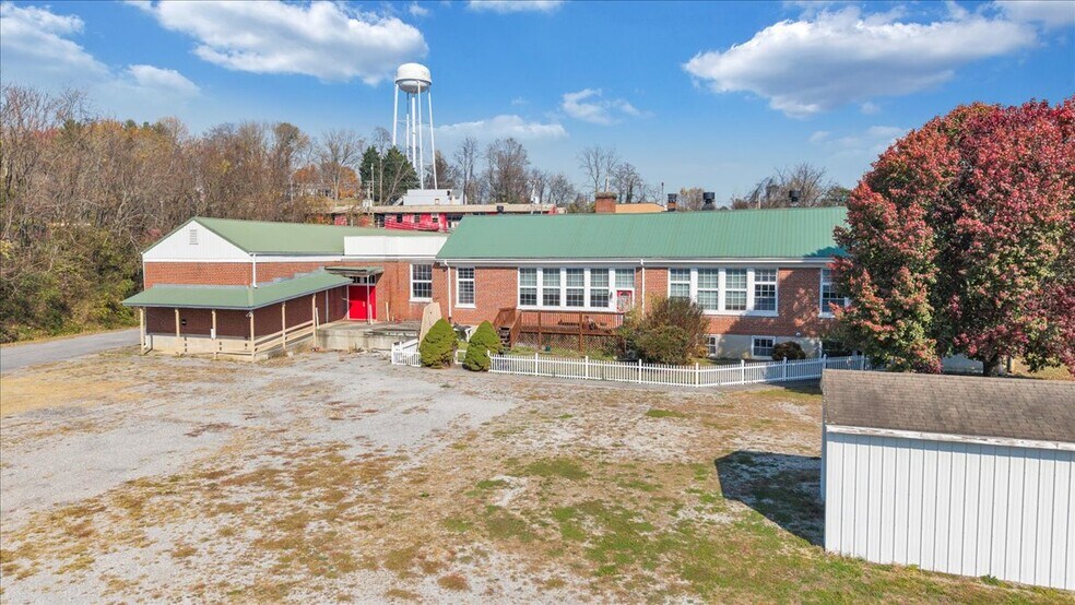 More Photos Of 5383 Lee Hwy, Troutville Freestanding For Sale