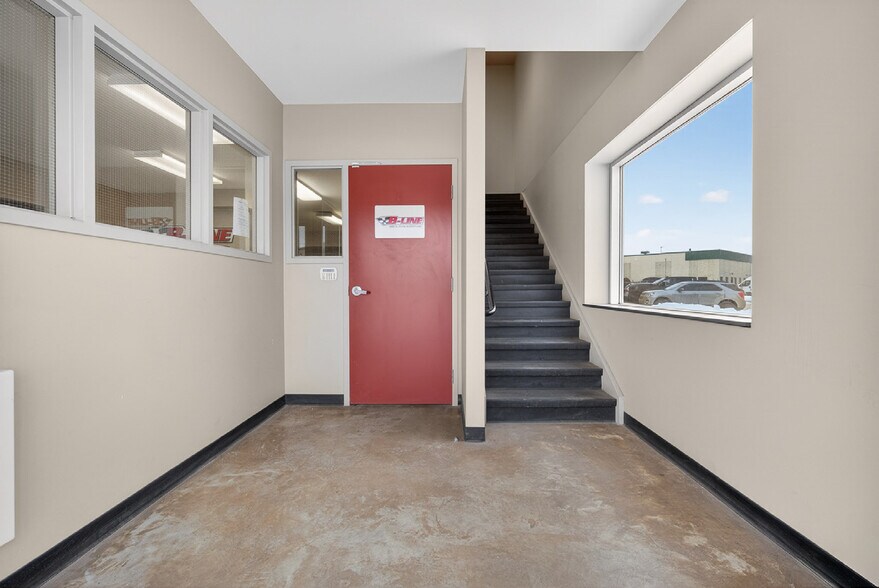 More Photos Of 32 Rayborn Cres, St. Albert Service For Sale