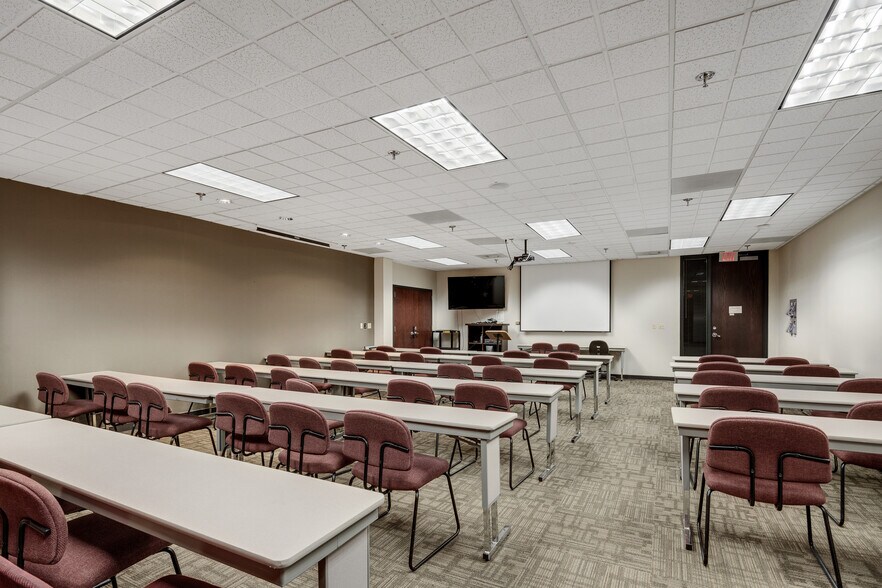 More Photos Of 6525 N Quail Hollow Rd, Memphis Office For Lease