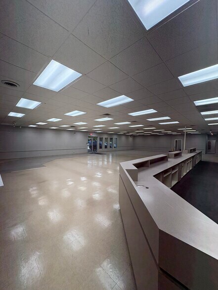 More Photos Of 1927 N Capitol Ave, Indianapolis Flex For Sale