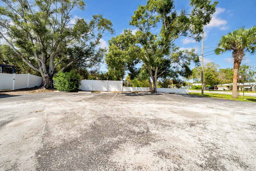 More Photos Of 1419 Sunset Point Rd, Clearwater Office For Sale