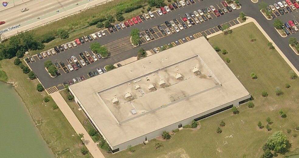 More Photos Of 1000 Lakeside Dr, Bannockburn Office For Lease