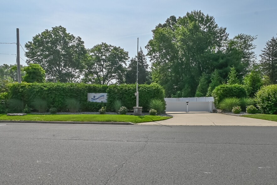 More Photos Of 33 Bordentown Tpke, Jamesburg Showroom For Sale