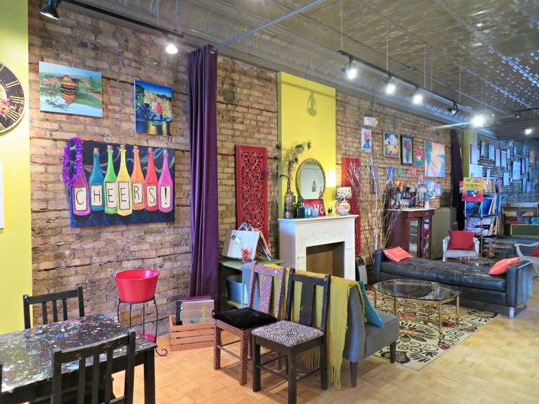 More Photos Of 1016 Davis St, Evanston Storefront Retail Office For Lease