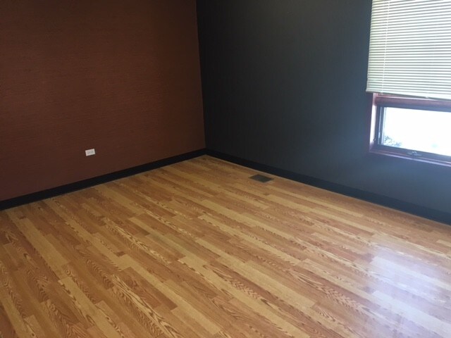 More Photos Of 820 E Terra Cotta Ave, Crystal Lake Office For Sale