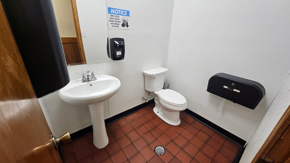 More Photos Of 325 E Main St, Milton Fast Food For Lease