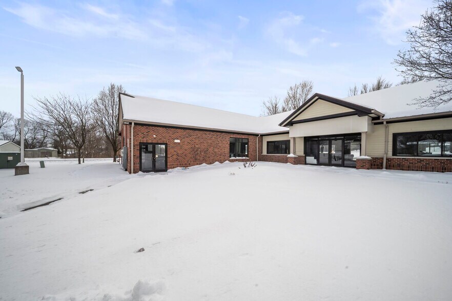 More Photos Of 132 London Rd, Delaware Freestanding For Lease