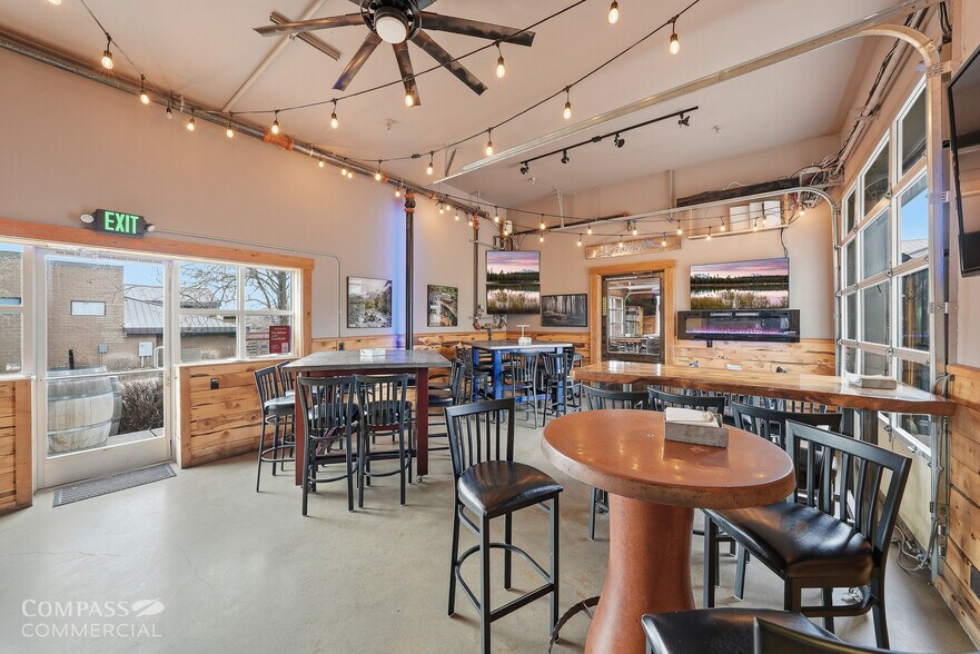 More Photos Of 63063 Layton Ave, Bend Warehouse For Sale