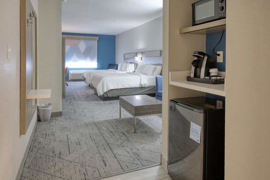 More Photos Of 46300 Interstate 10, Winnie Hotel For Sale