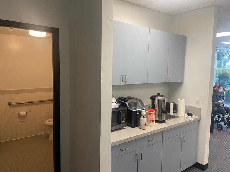 More Photos Of 12707 Rives Ave, Downey Warehouse For Lease