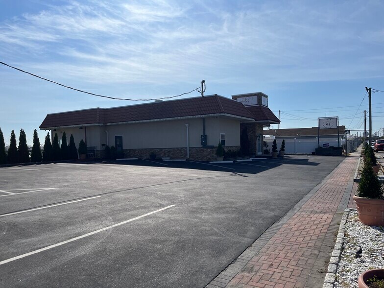 More Photos Of 95 Hudson Ave, Freeport Restaurant For Sale