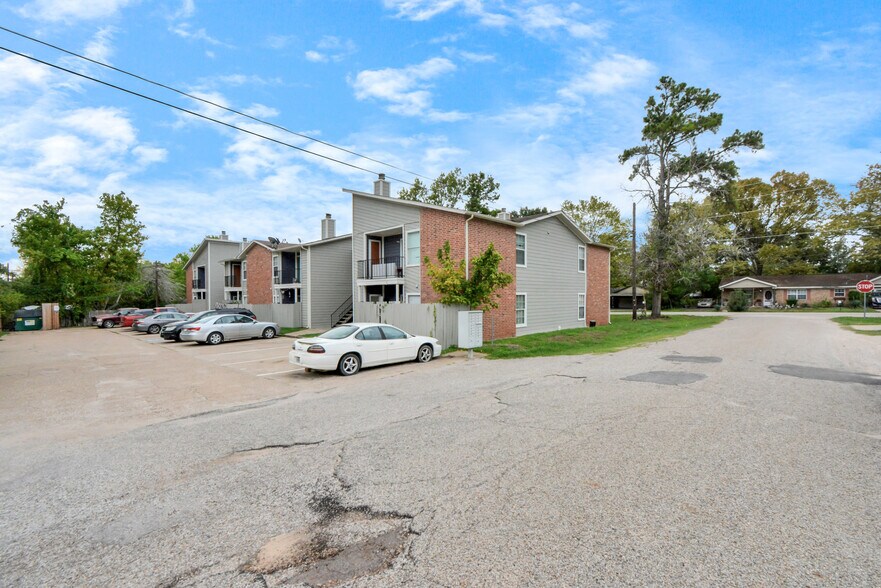 More Photos Of 214 Longstreet Rd, Willis Apartments For Sale