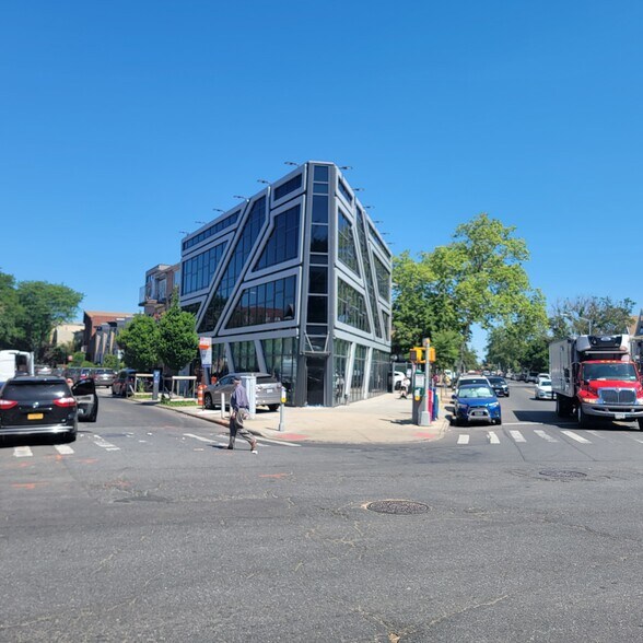 More Photos Of 678 Dahill Rd, Brooklyn Storefront Retail Residential For Lease