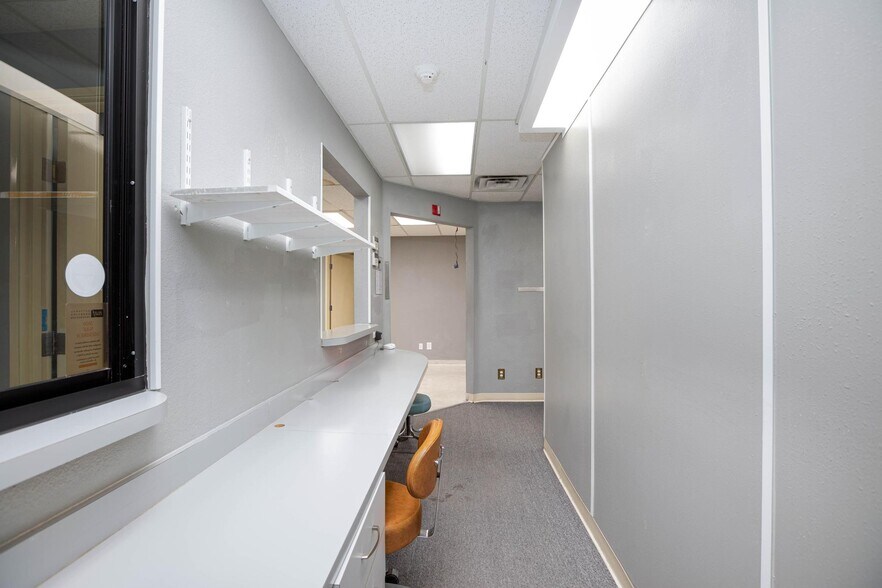 More Photos Of 872 E Sahara Ave, Las Vegas Medical For Lease