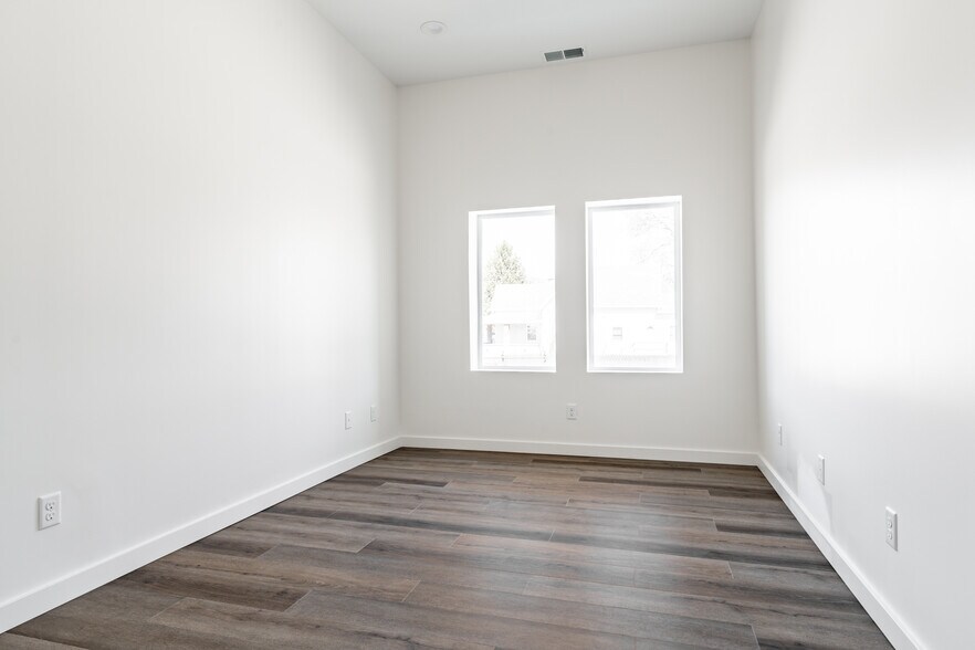 More Photos Of 2506 E Washington St, Indianapolis Storefront Retail Office For Sale