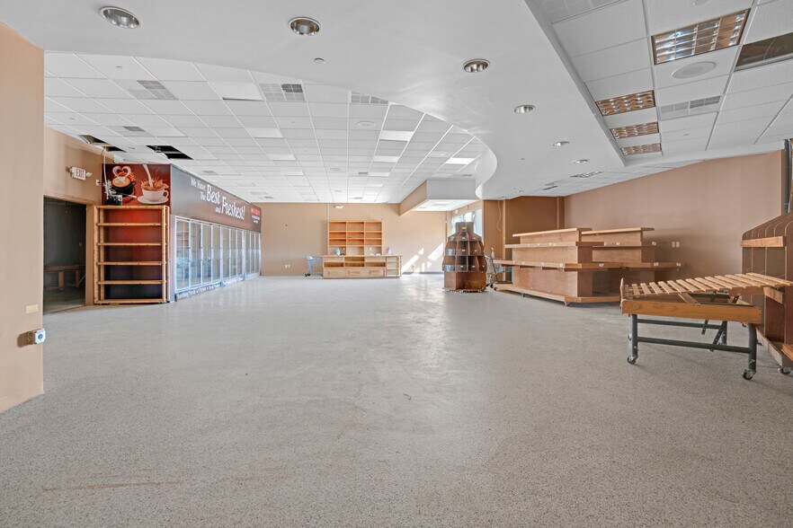 More Photos Of 345 Matawan Rd, Matawan Unknown For Lease