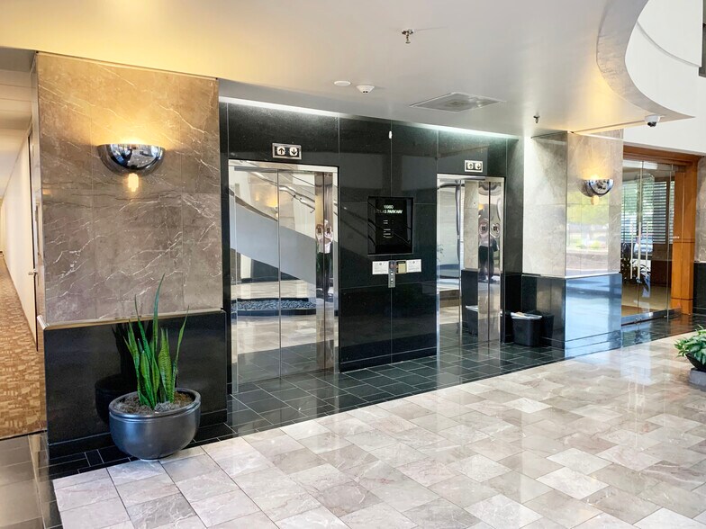 More Photos Of 16980 N Dallas Pky, Dallas Medical For Lease