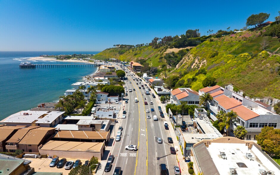 More Photos Of 22809 Pacific Coast Hwy, Malibu Medical For Sale