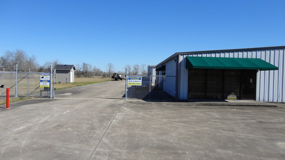 More Photos Of 8935 Baker St, Santa Fe Self Storage For Sale