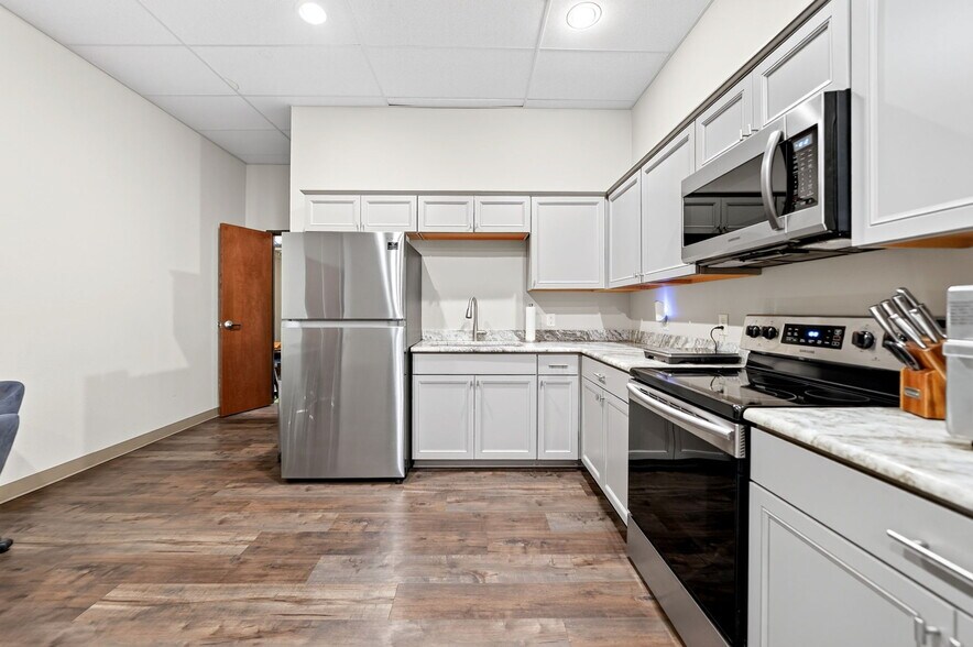 More Photos Of 4612 County Road 2200, Greenville Showroom For Sale