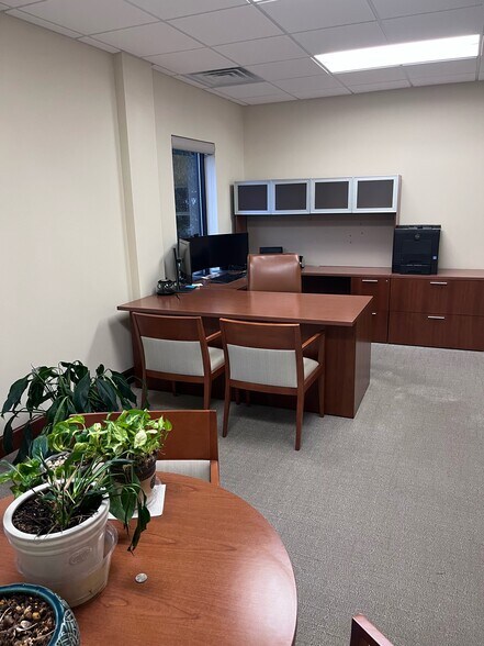 More Photos Of 3006 Mount Vernon Rd, Hurricane Office Residential For Lease