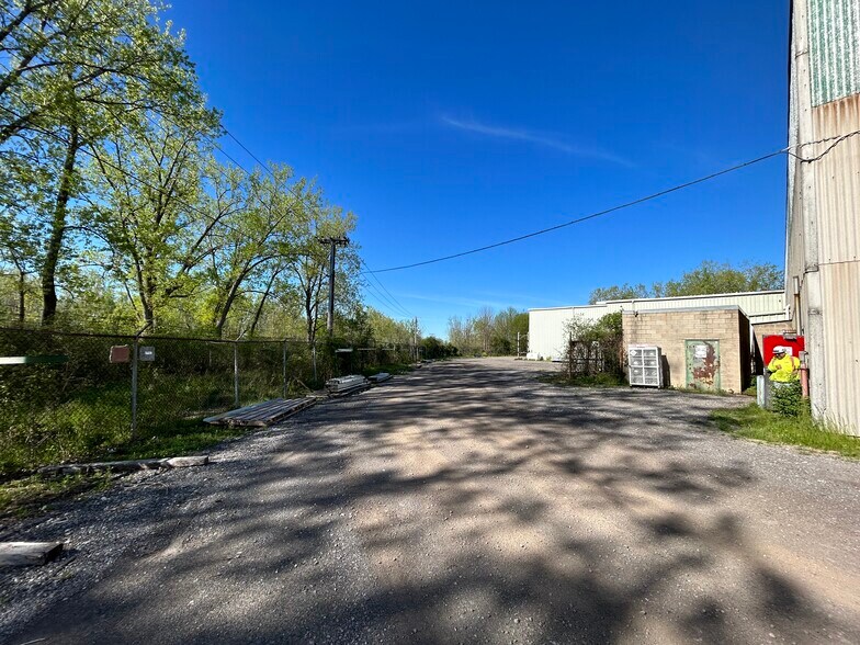 More Photos Of 2117 Old Union Rd, Buffalo Manufacturing For Lease