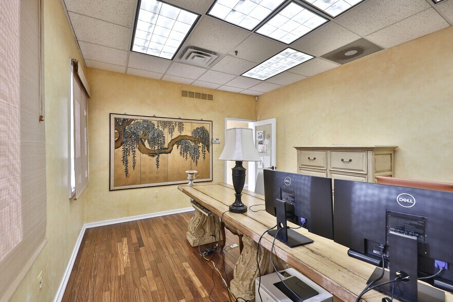 More Photos Of 400-415 Executive Dr, Langhorne Medical For Lease
