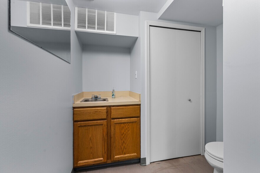 More Photos Of 2473-2517 E Grand River Ave, Howell Office For Sale