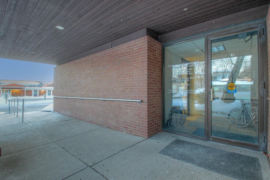 More Photos Of 200 S River St, Plains Medical For Sale