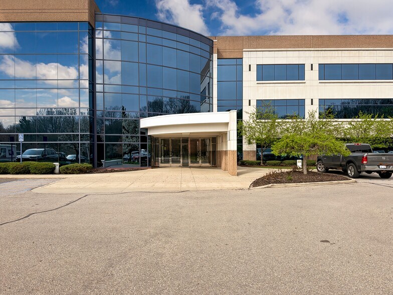 More Photos Of 625 Kenmoor Ave SE, Grand Rapids Coworking Space