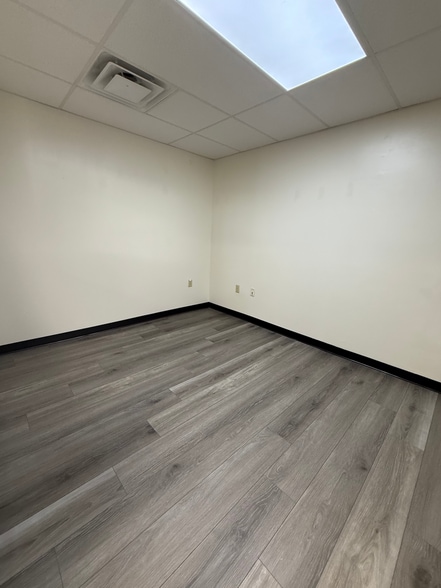 More Photos Of 3150-3160 Magic Hollow Blvd, Virginia Beach Loft Creative Space For Sale