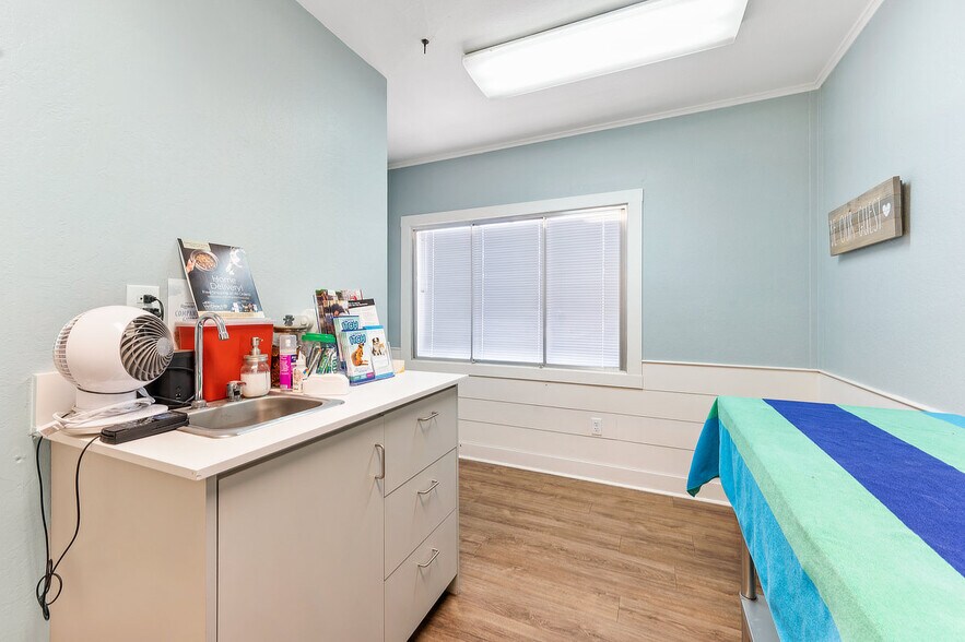 More Photos Of 1129-1135 Hunter Lake Dr, Reno Storefront Retail Residential For Sale