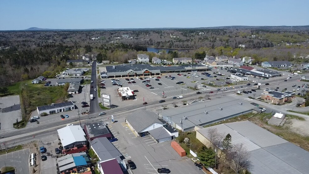 More Photos Of 186 High St, Ellsworth Restaurant For Lease