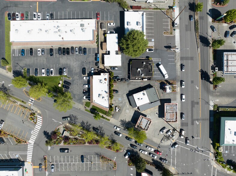 More Photos Of 12662-12678 SE 38th St, Bellevue Storefront For Lease