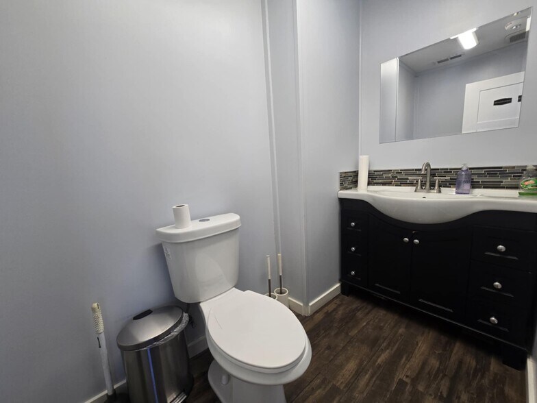 More Photos Of 16600 Crawford Ave, Country Club Hills Warehouse For Lease