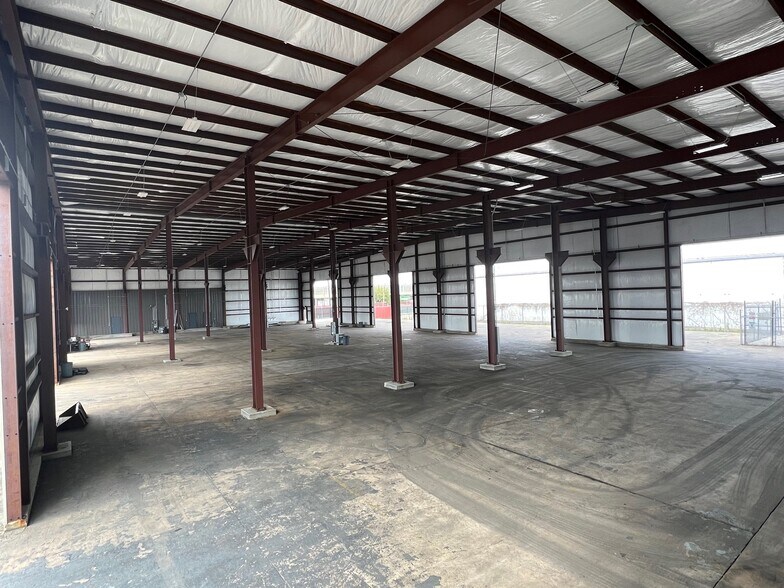 More Photos Of 8411 Villa Dr, Houston Warehouse For Lease