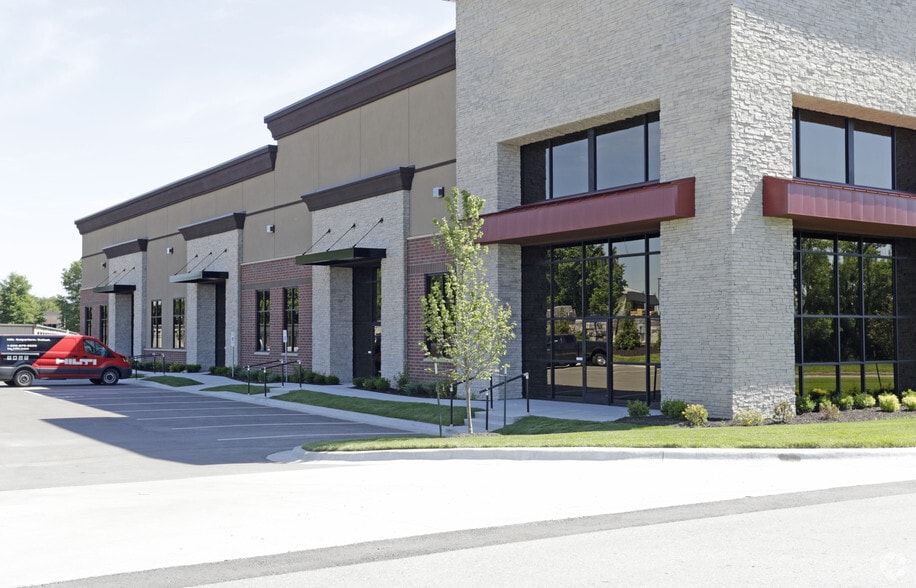 More Photos Of 683-695 N Lindenwood Dr, Olathe Distribution For Lease